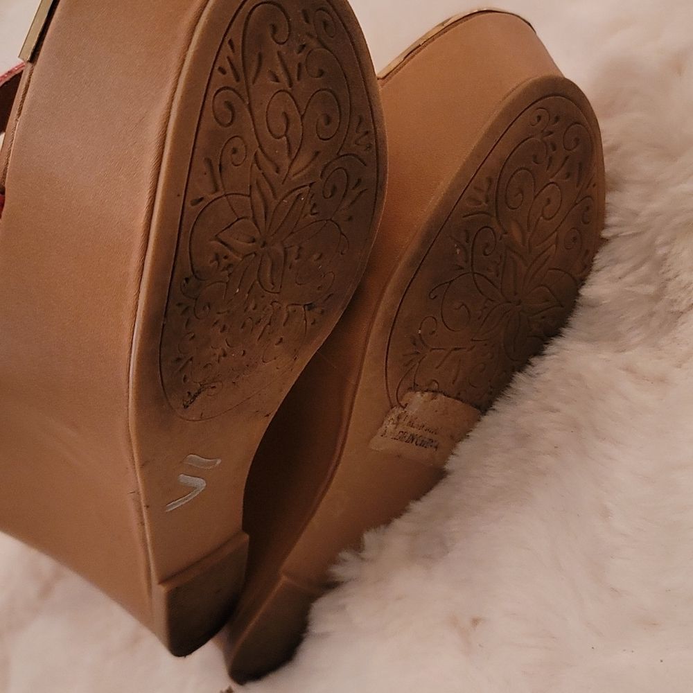 Cupid Wedge Shoes - Picture 11 of 15